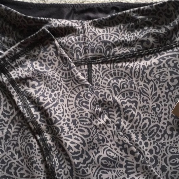 Balance collection NWT 2 styles in one reversible flat waist leggings size smal - Picture 2 of 7